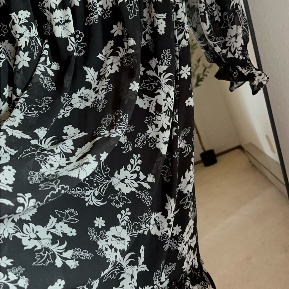 Isabel Maternity Black and White Floral Long Sleeve Dress - Picture 6 of 7